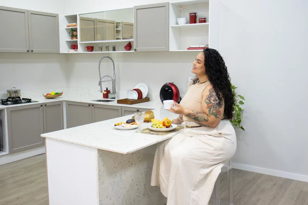 Cozinha Vik Crema: o novo tom que eleva a sofisticação da Linha Vik Madesa