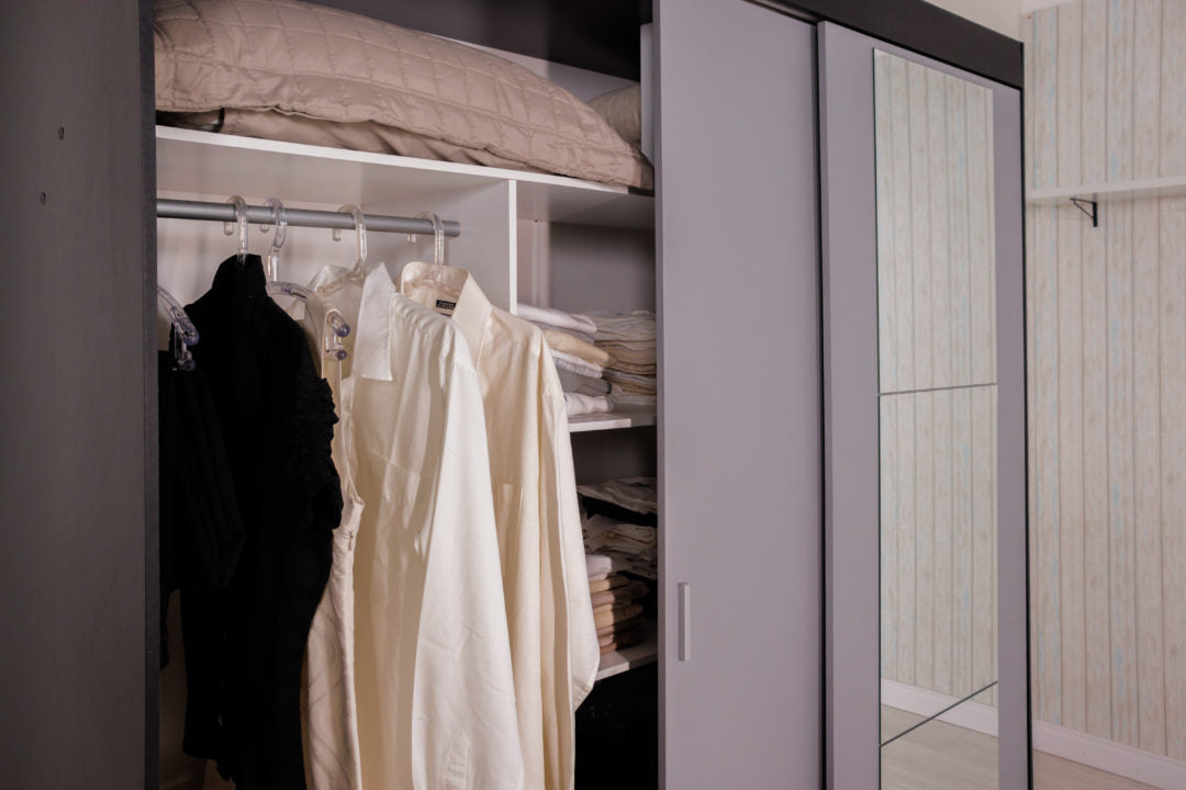 Guarda-roupa pequeno: soluções inteligentes para organizar tudo