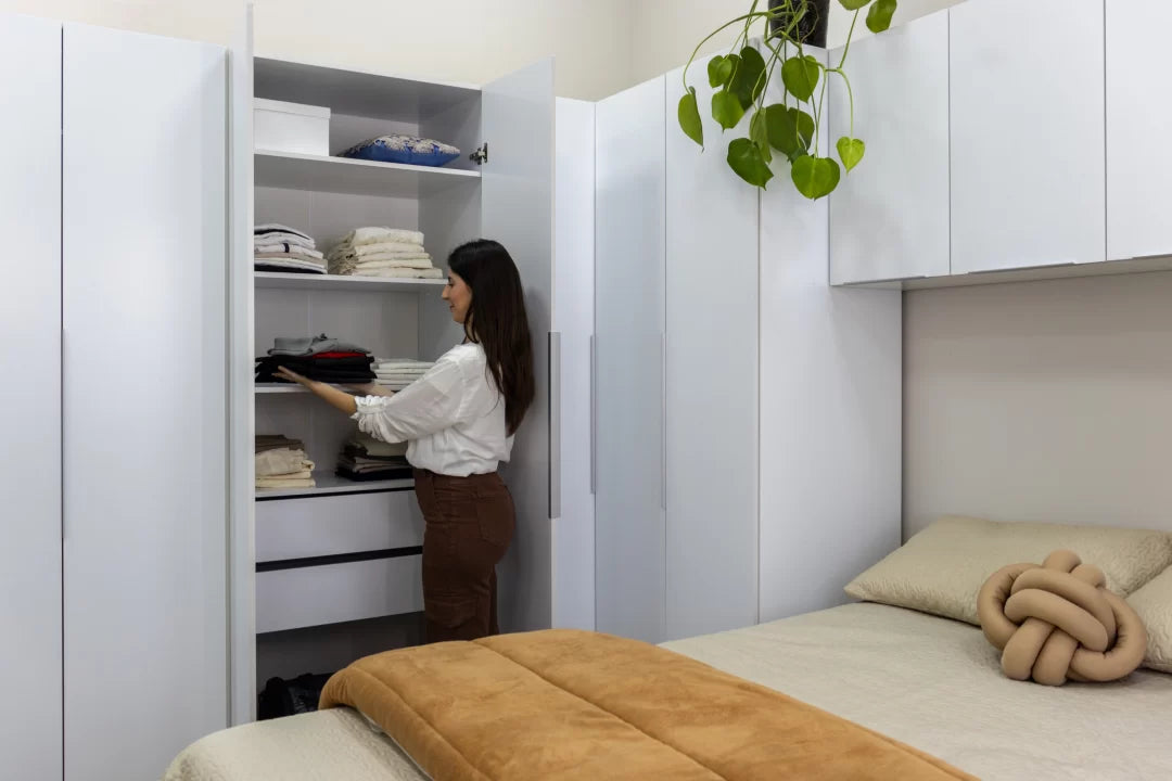 10 ideias de organização de quarto pequeno para maximizar o espaço