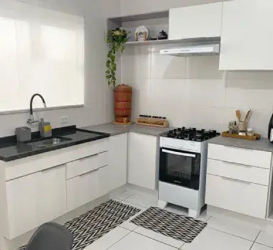 Ambiente com cozinha planejada Madesa
